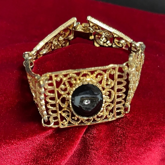 Gold Tone Filigree Black Lucite Center Gem Vintage Bracelet - Picture 7 of 7